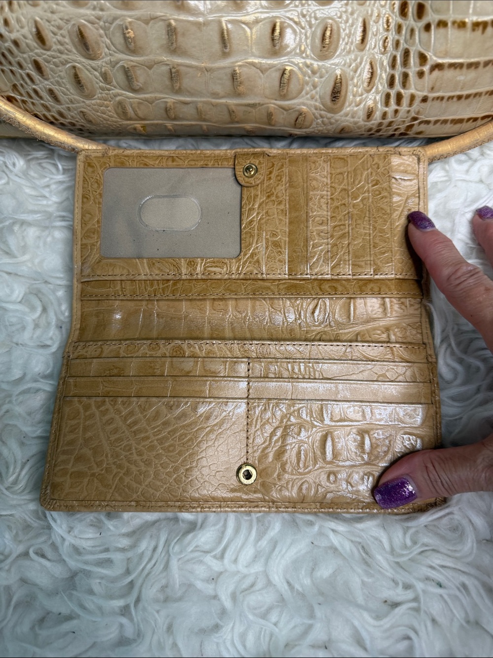 Brahmin Beige Croc-Embossed Drawstring Shoulder Bag with Matching Wallet - Picture 5 of 17